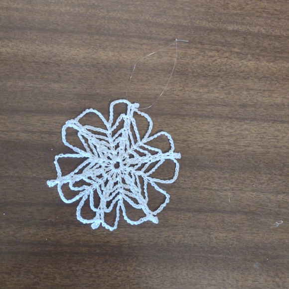 White Hand  Crochet Snowflake Christmas Tree Ornaments - Picture 7 of 7
